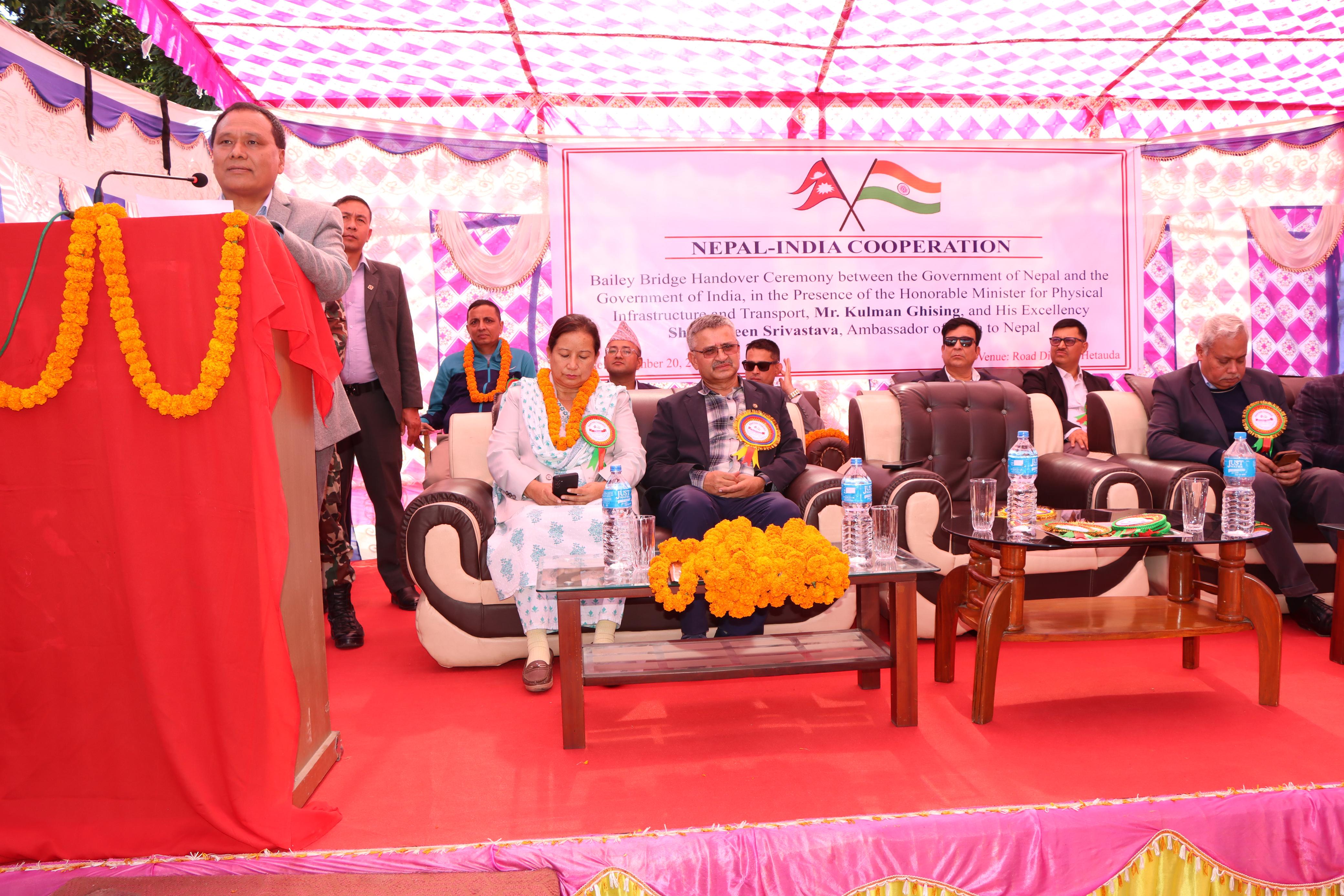 बाढी पहिरोले क्षति पुगेको सडक बनाउँन भारतले दियो नेपाललाई थप १० वटा बेली ब्रिज